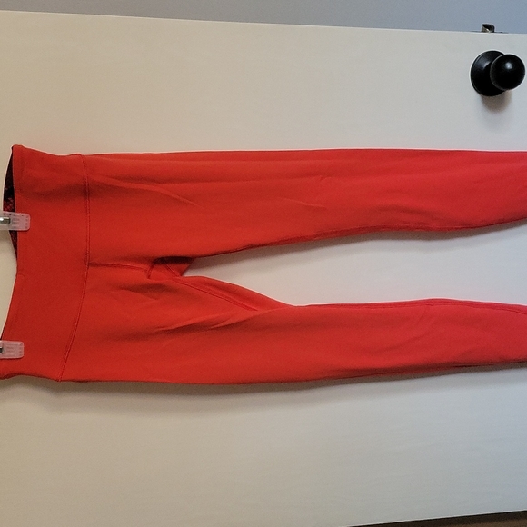 Reversible size 4 wunder under leggings Lululemon - Picture 2 of 2